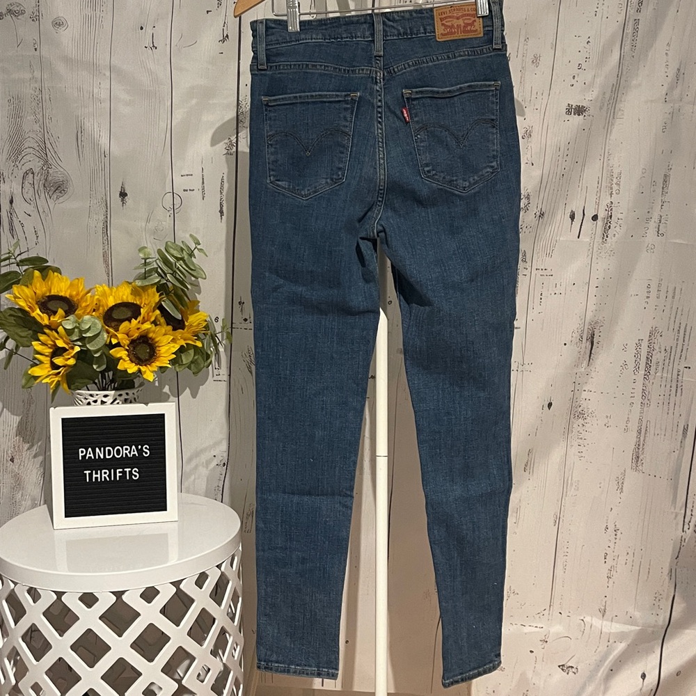 Women's High Rise Skinny Levi’s Jeans Size 28 Preowned - Picture 2 of 3